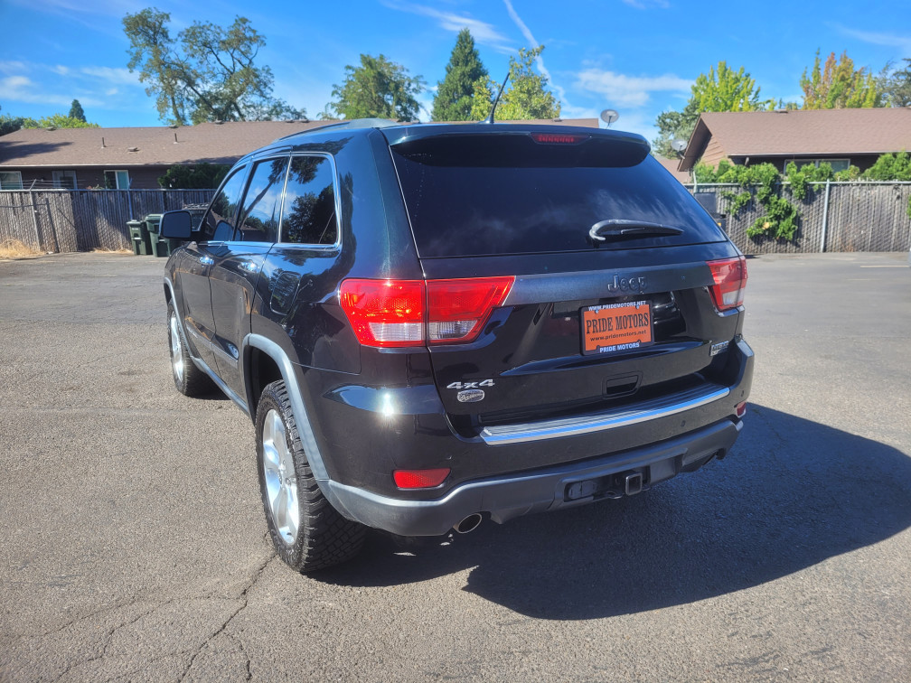 Additional photo of vehicle.