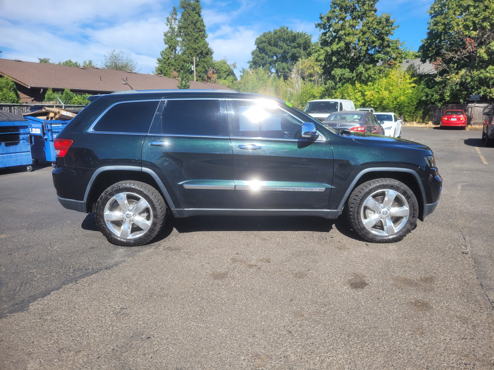Additional photo of vehicle.