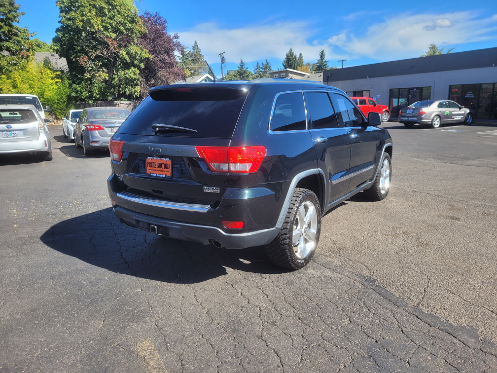 Additional photo of vehicle.