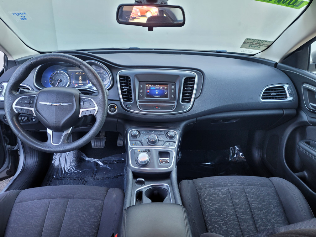 2015 Chrysler 200 Limited - Photo 9