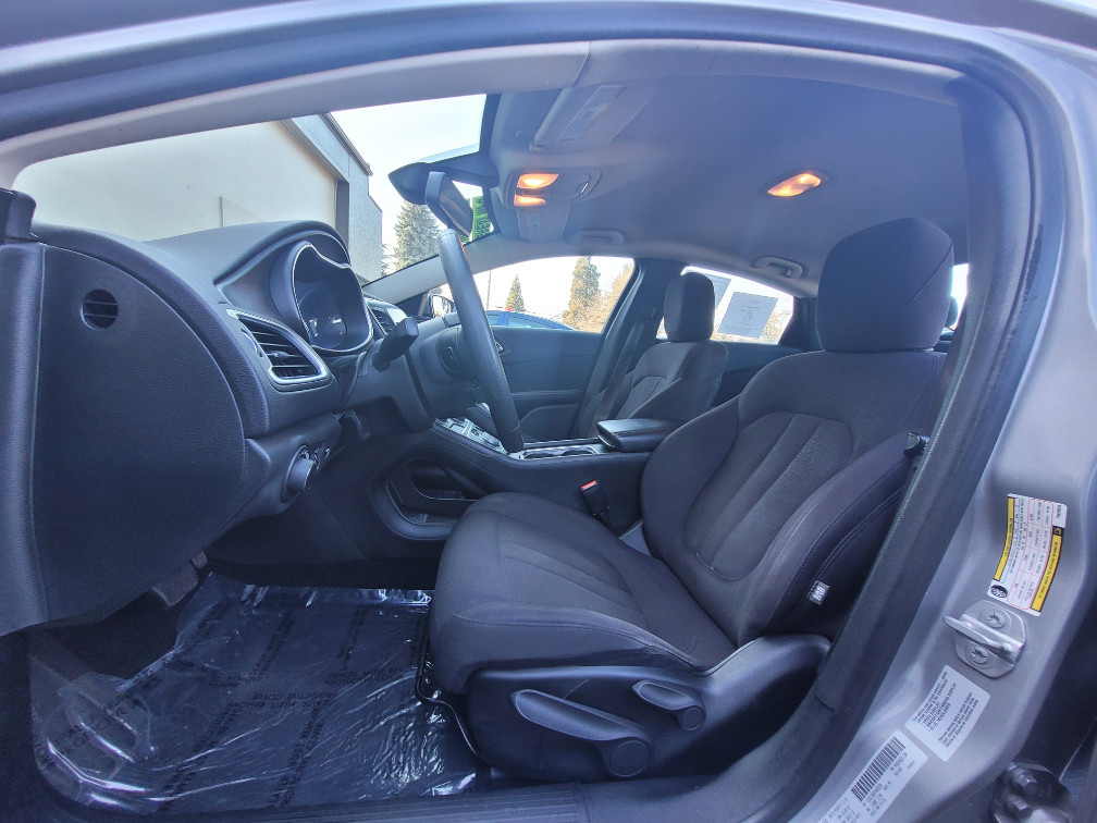 2015 Chrysler 200 Limited - Photo 10