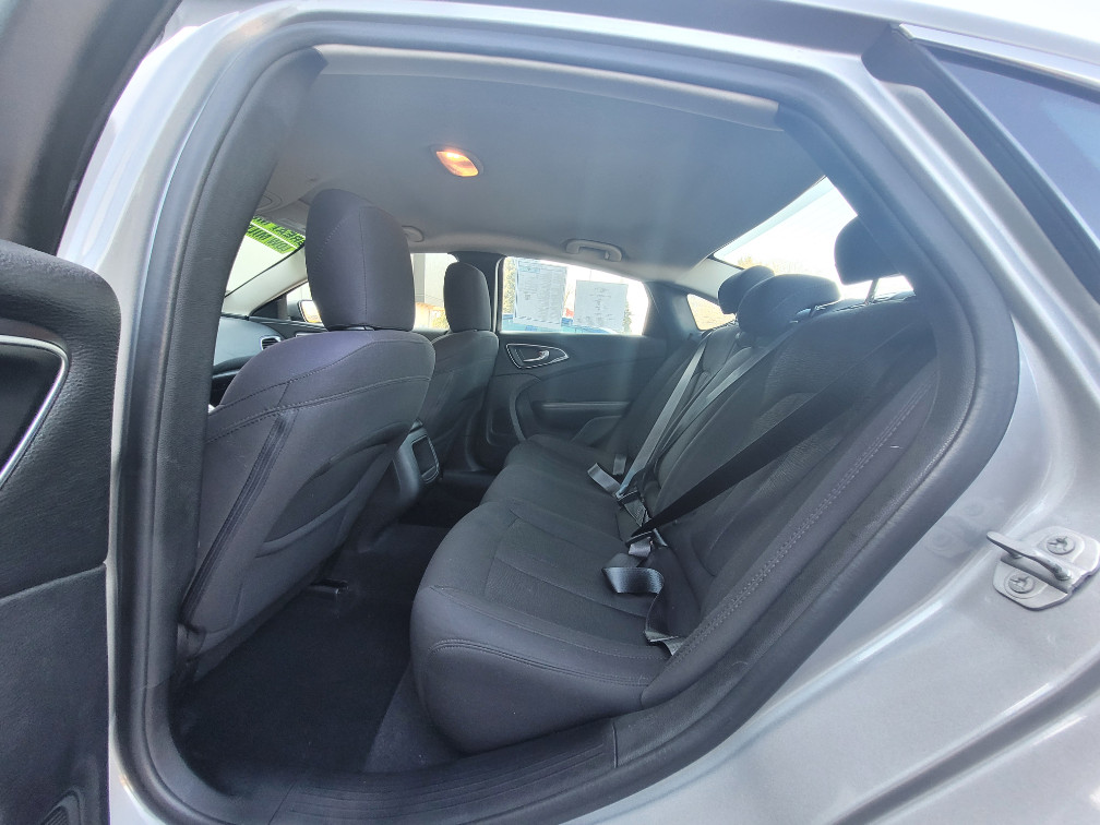 2015 Chrysler 200 Limited - Photo 11