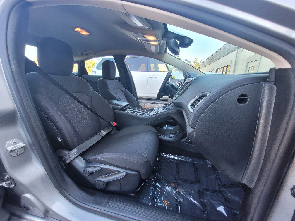 2015 Chrysler 200 Limited - Photo 12
