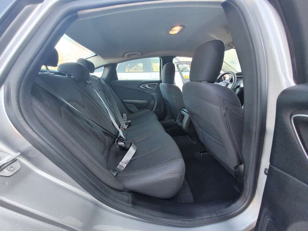 2015 Chrysler 200 Limited - Photo 13