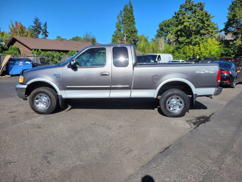 Additional photo of vehicle.