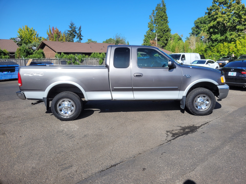 Additional photo of vehicle.