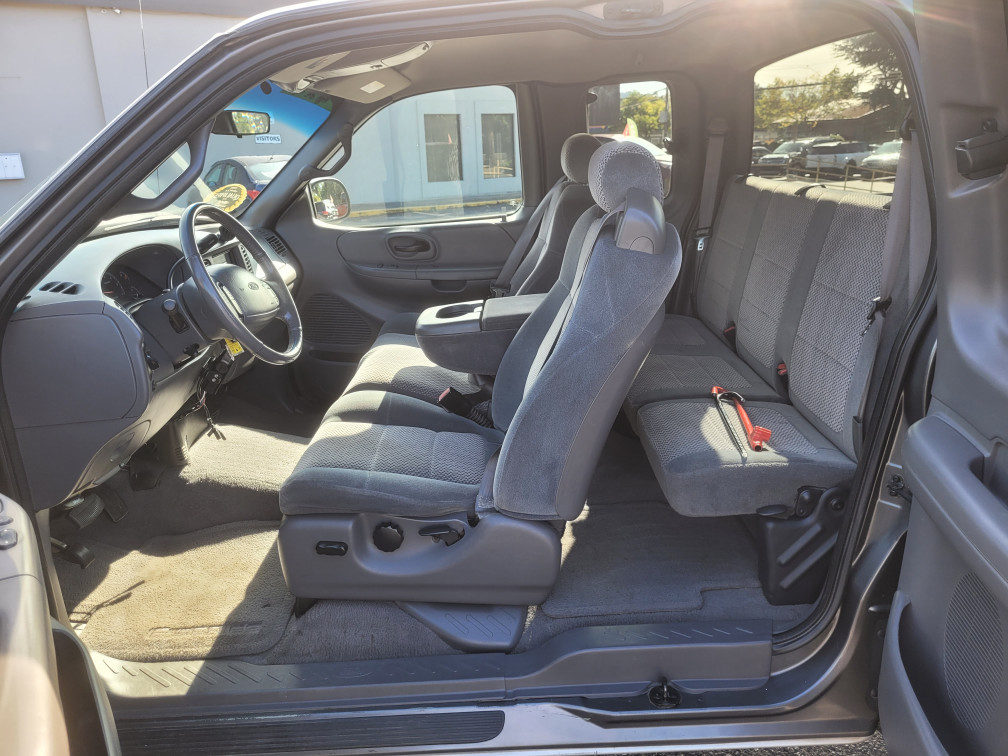 Additional photo of vehicle.