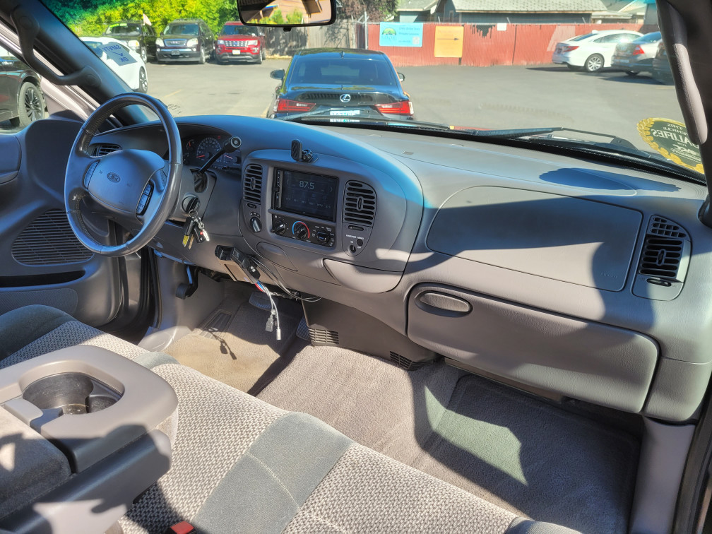Additional photo of vehicle.