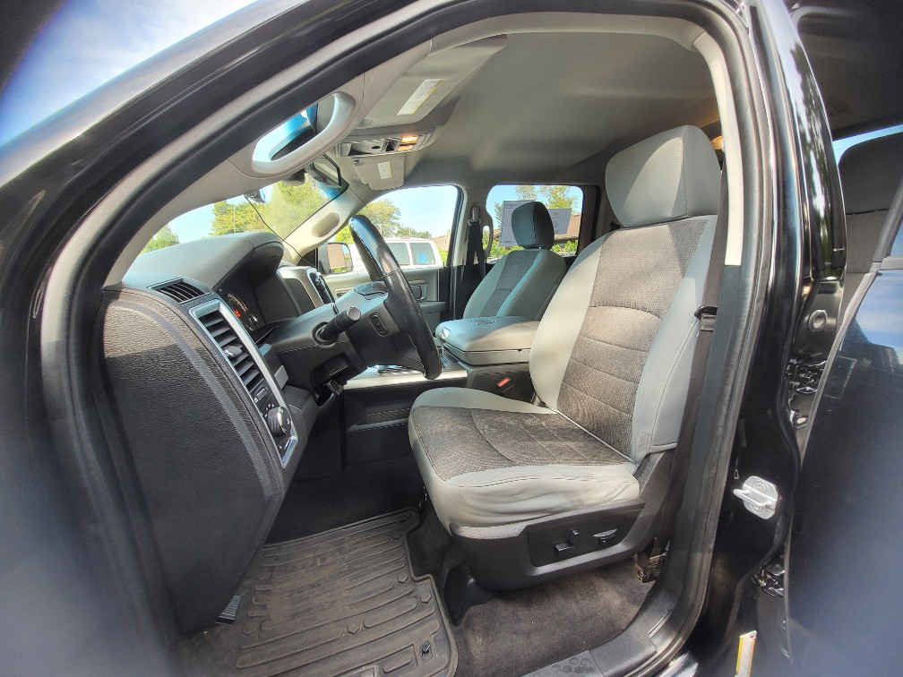 Additional photo of vehicle.