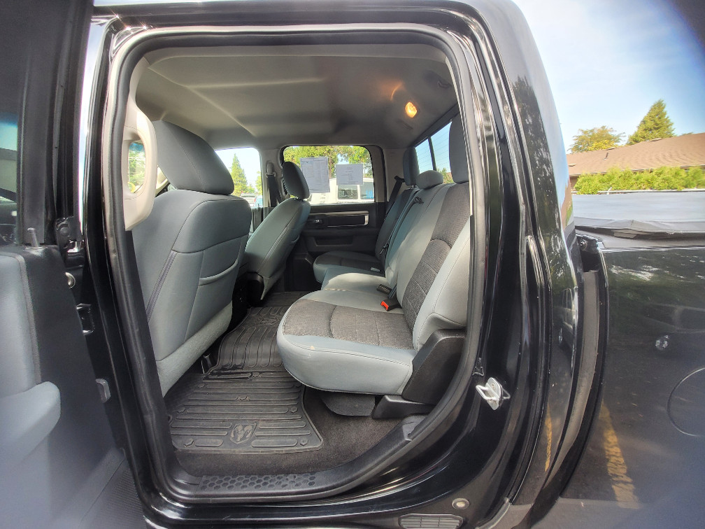 Additional photo of vehicle.