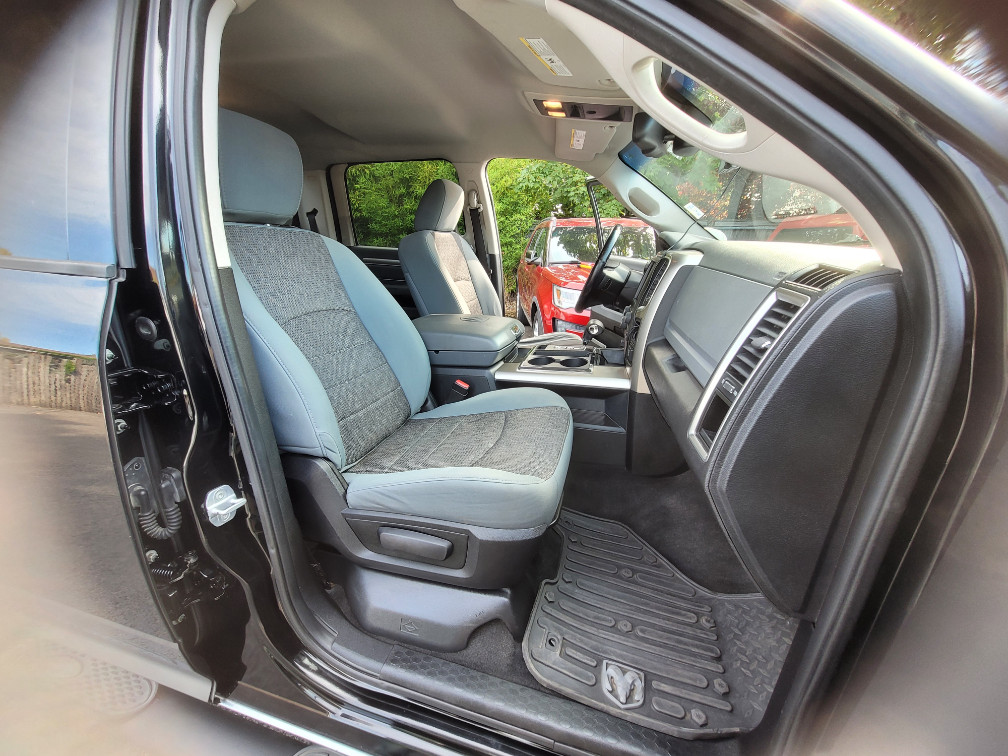 Additional photo of vehicle.