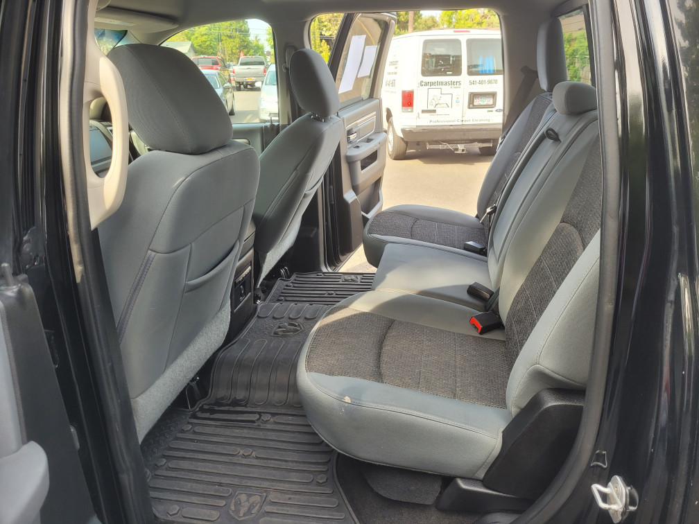 Additional photo of vehicle.