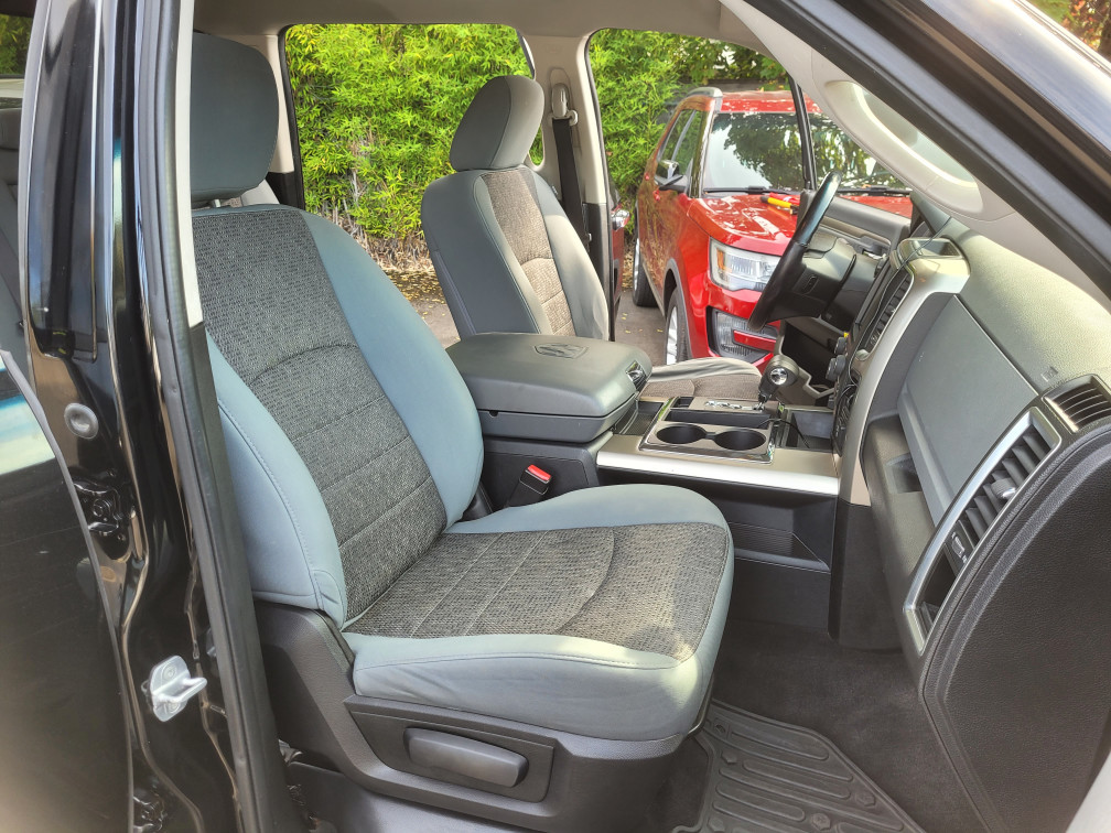 Additional photo of vehicle.