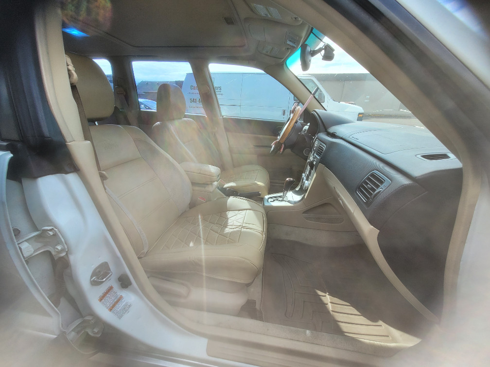 Additional photo of vehicle.