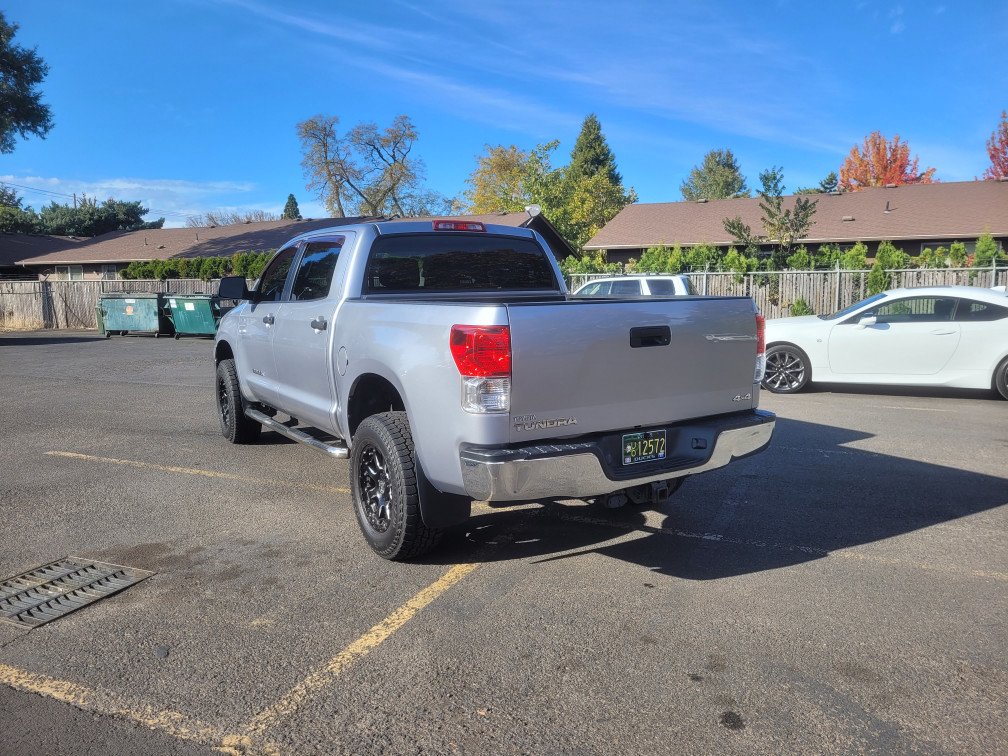 Additional photo of vehicle.