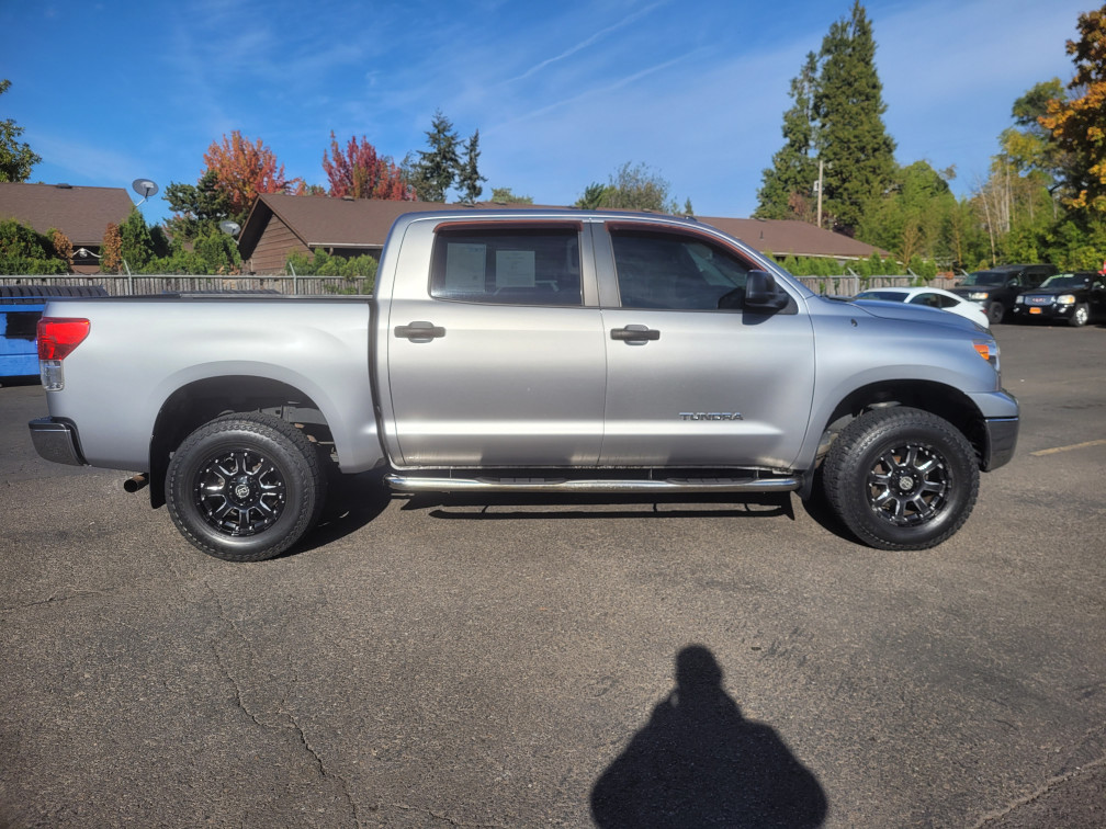 Additional photo of vehicle.