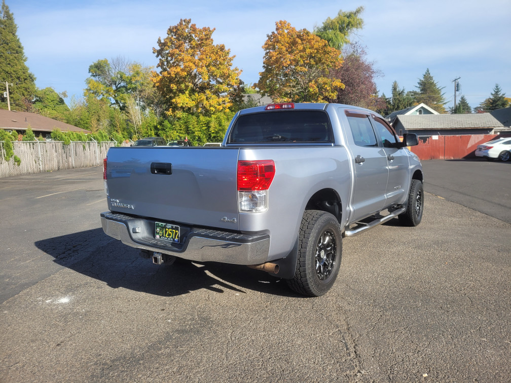 Additional photo of vehicle.