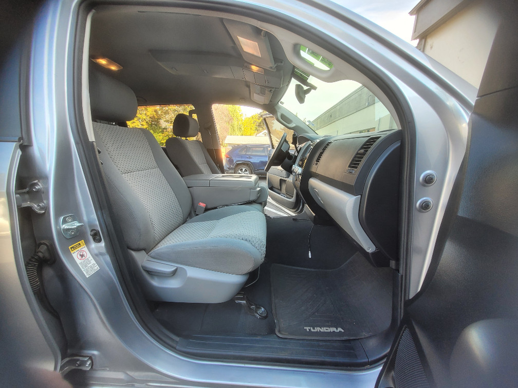 Additional photo of vehicle.
