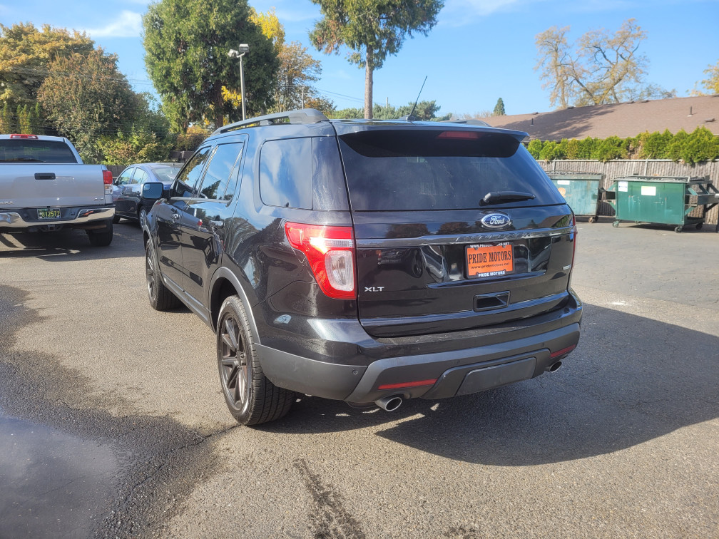 Additional photo of vehicle.