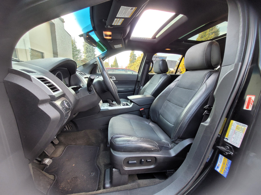 Additional photo of vehicle.