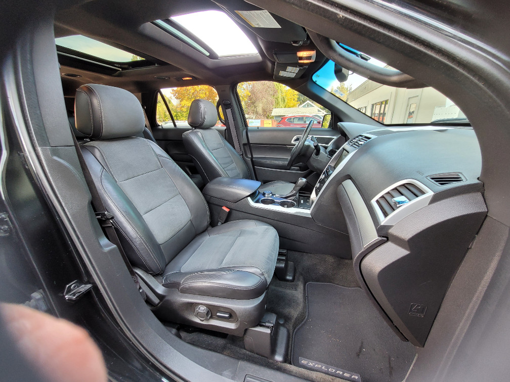 Additional photo of vehicle.
