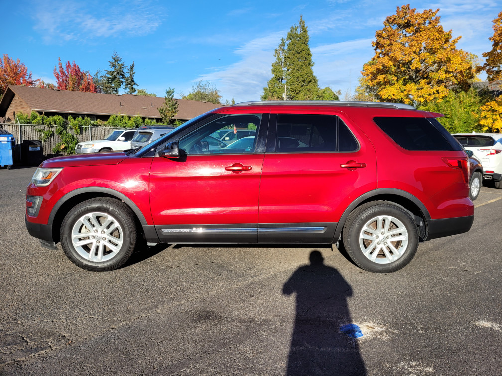 Additional photo of vehicle.