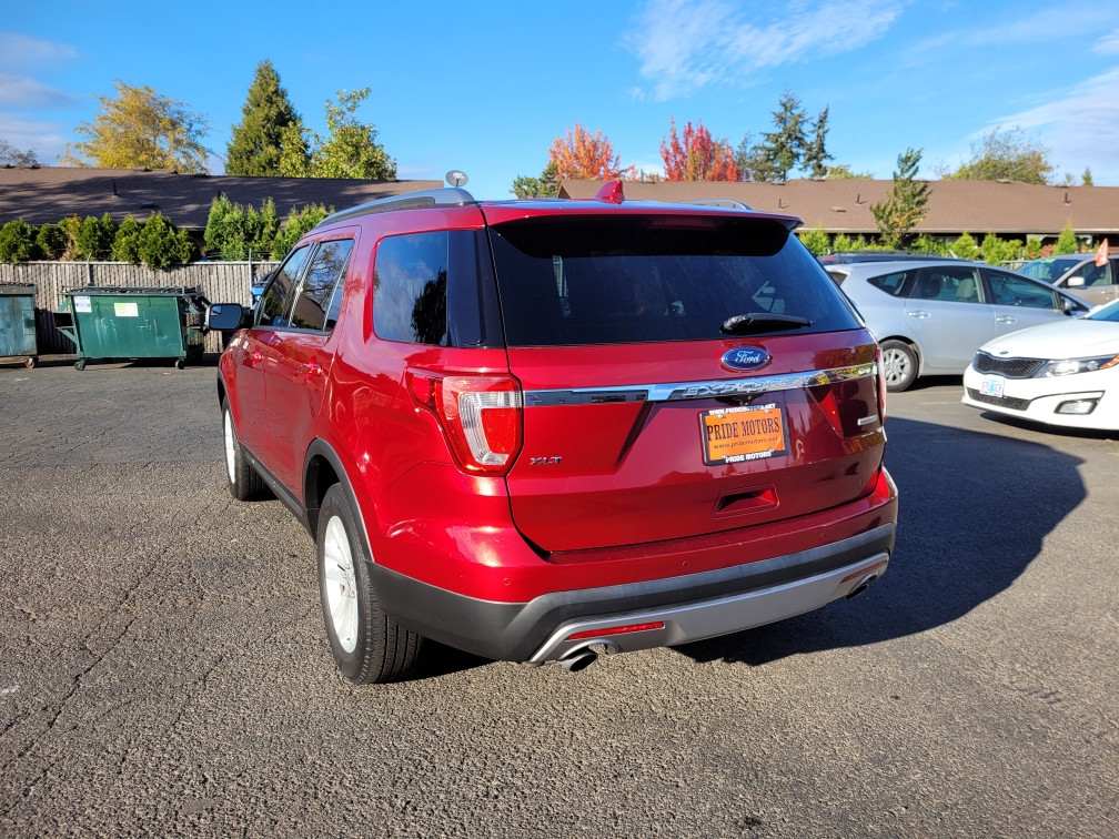 Additional photo of vehicle.