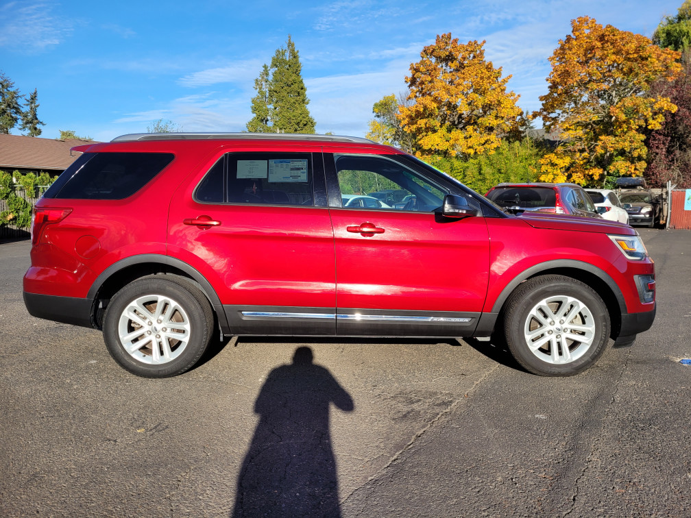 Additional photo of vehicle.