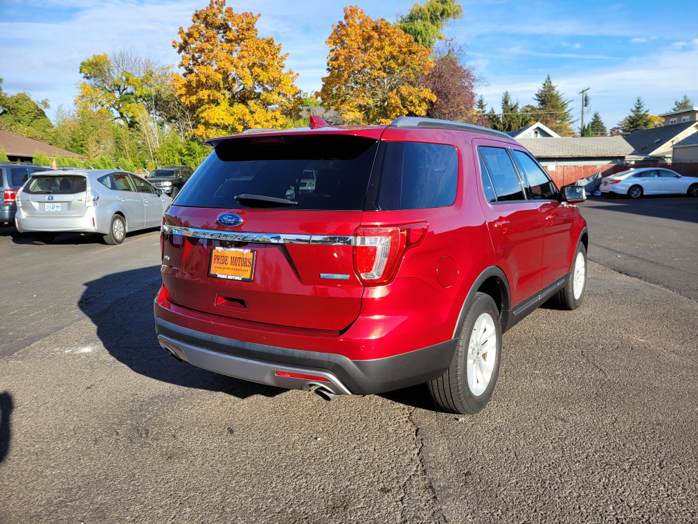 Additional photo of vehicle.