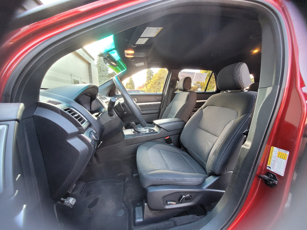 Additional photo of vehicle.