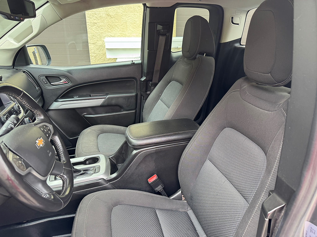 Additional photo of vehicle.