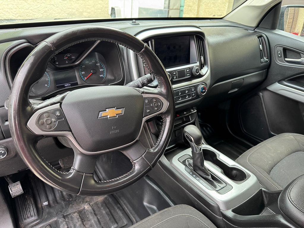 Additional photo of vehicle.