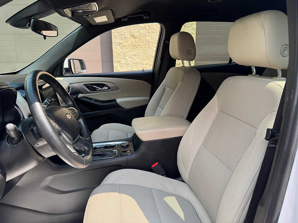 Additional photo of vehicle.