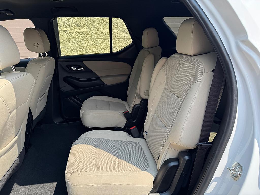 Additional photo of vehicle.