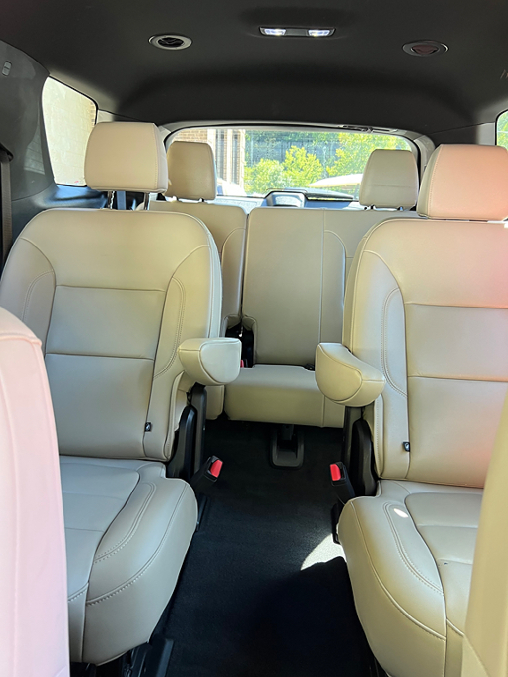 Additional photo of vehicle.