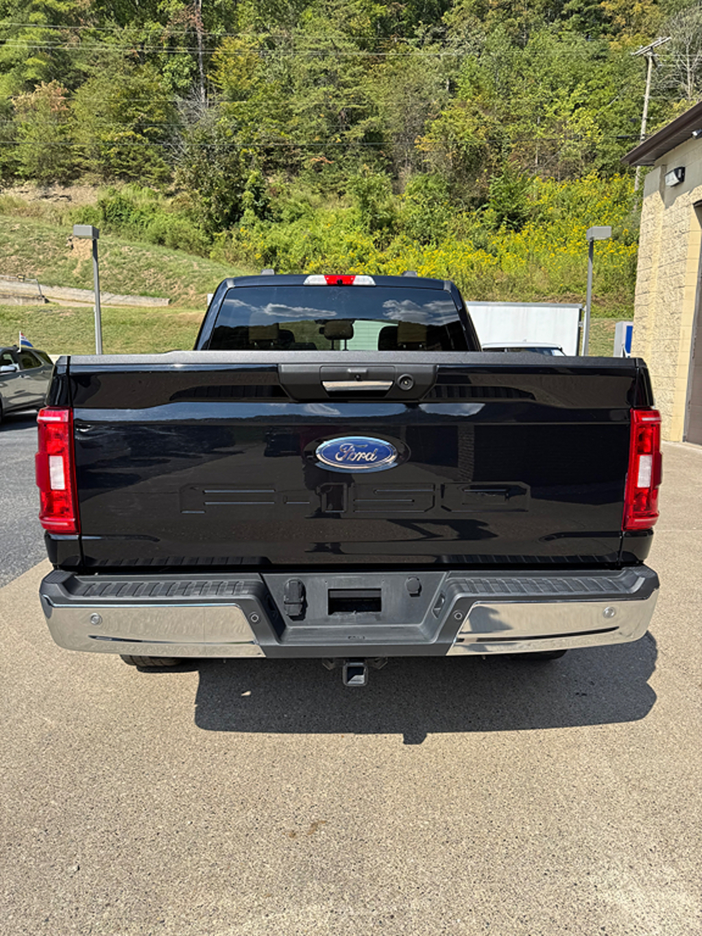 Additional photo of vehicle.