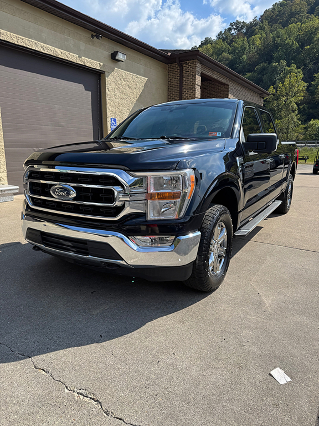 Additional photo of vehicle.