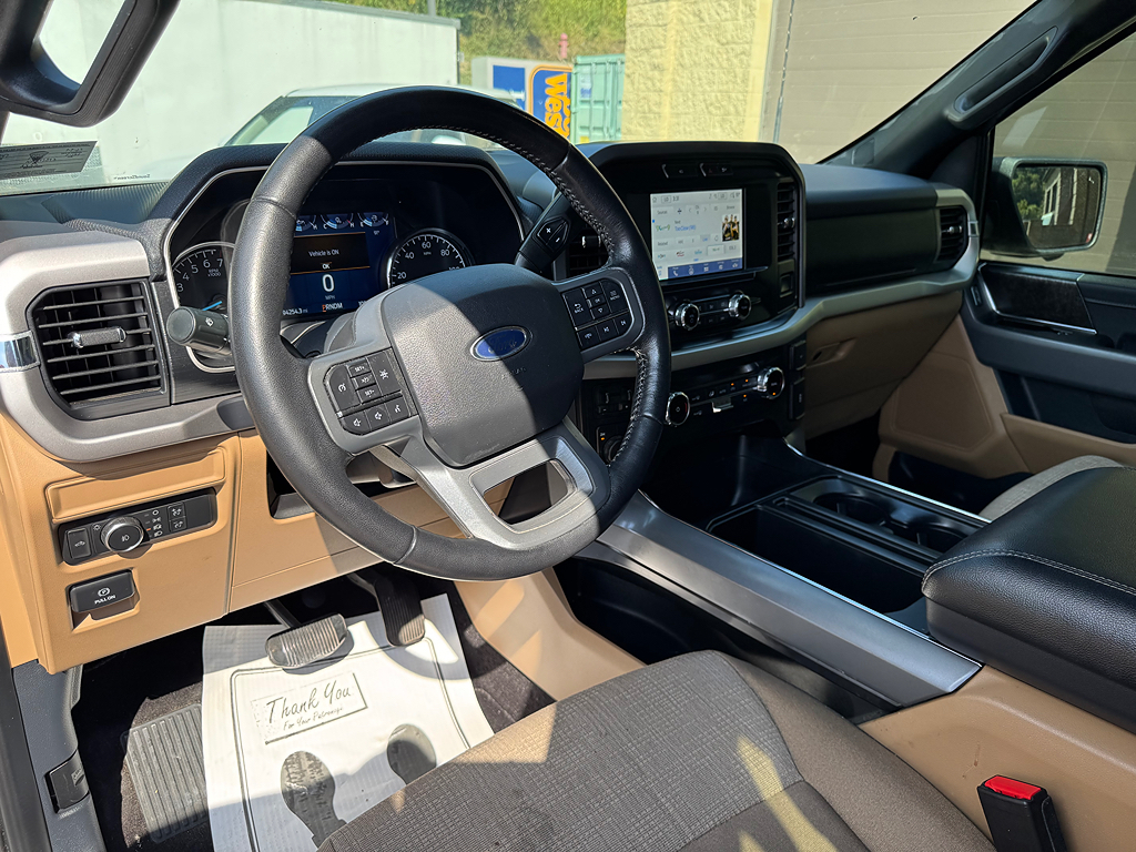 Additional photo of vehicle.