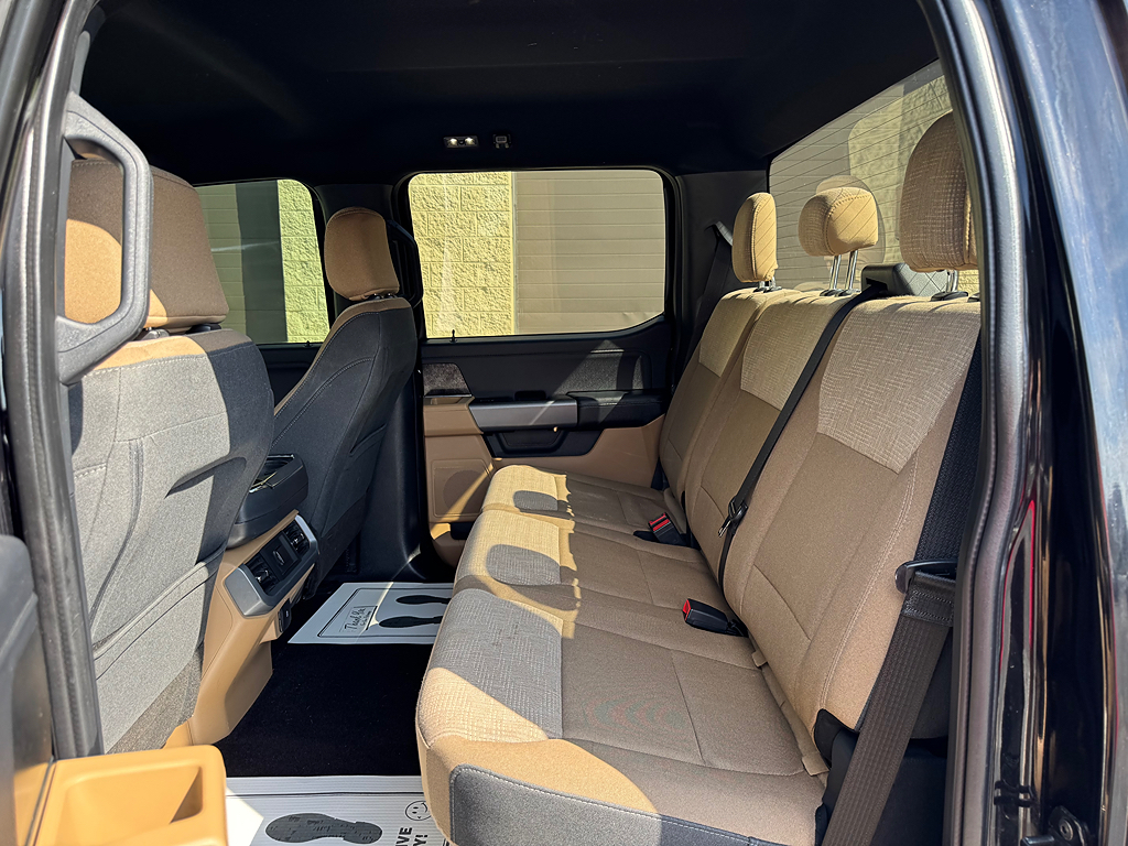 Additional photo of vehicle.