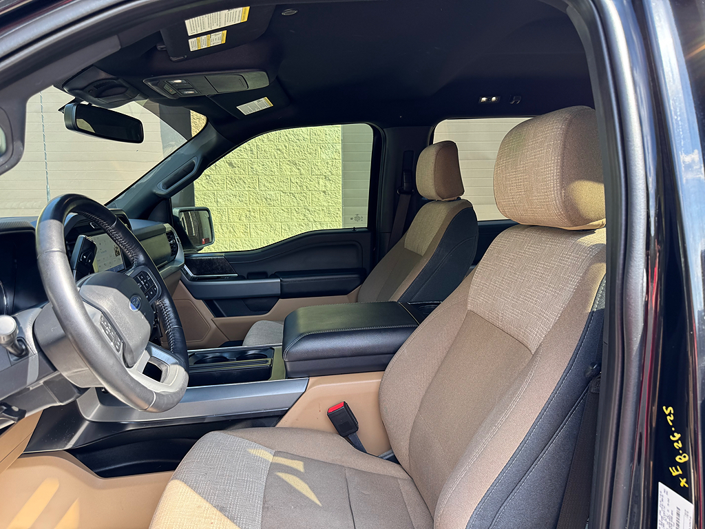 Additional photo of vehicle.