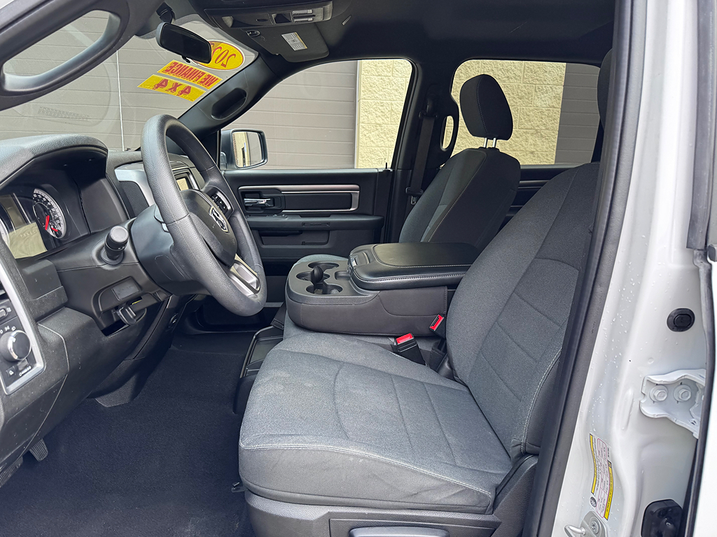 Additional photo of vehicle.