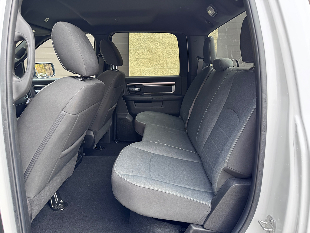 Additional photo of vehicle.