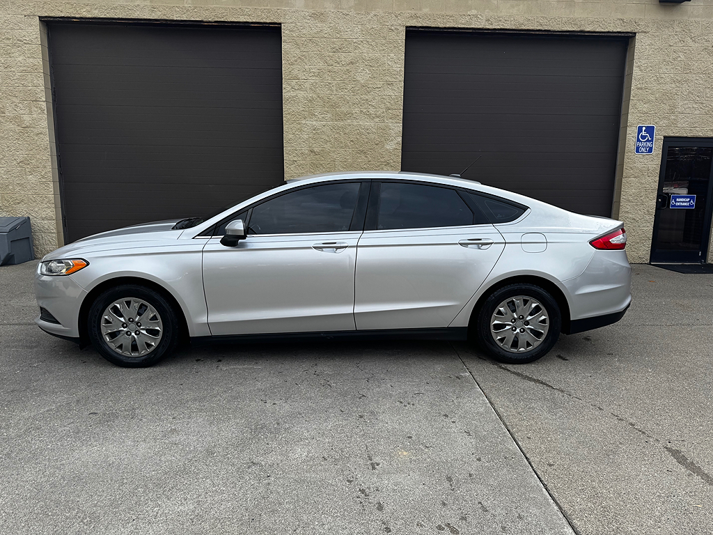 2013 Ford Fusion S's photo