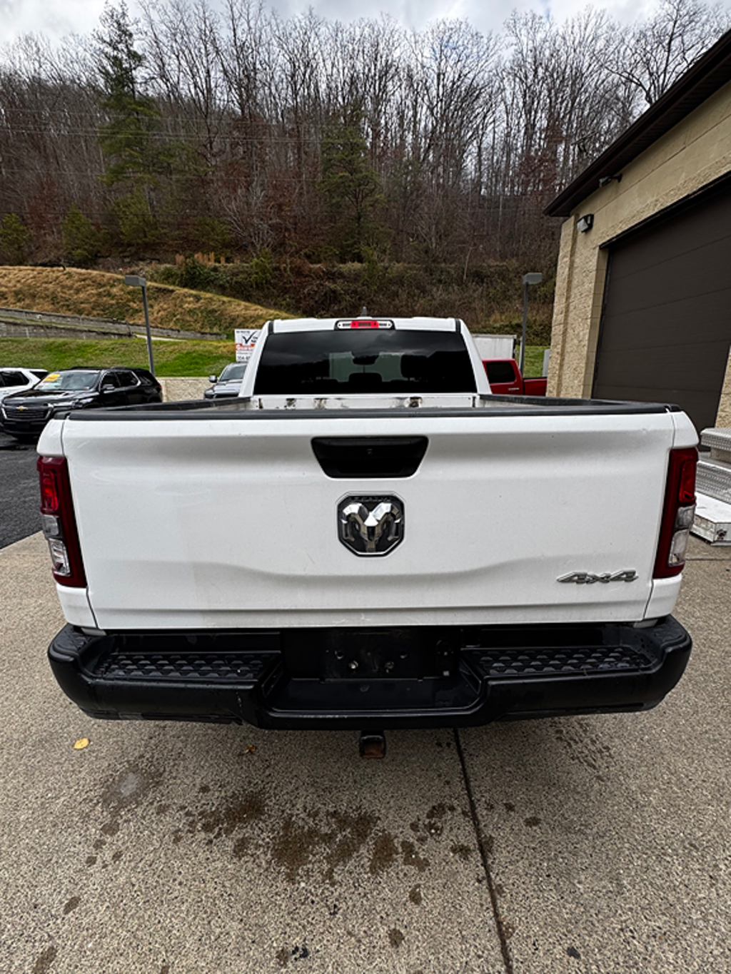 Additional photo of vehicle.