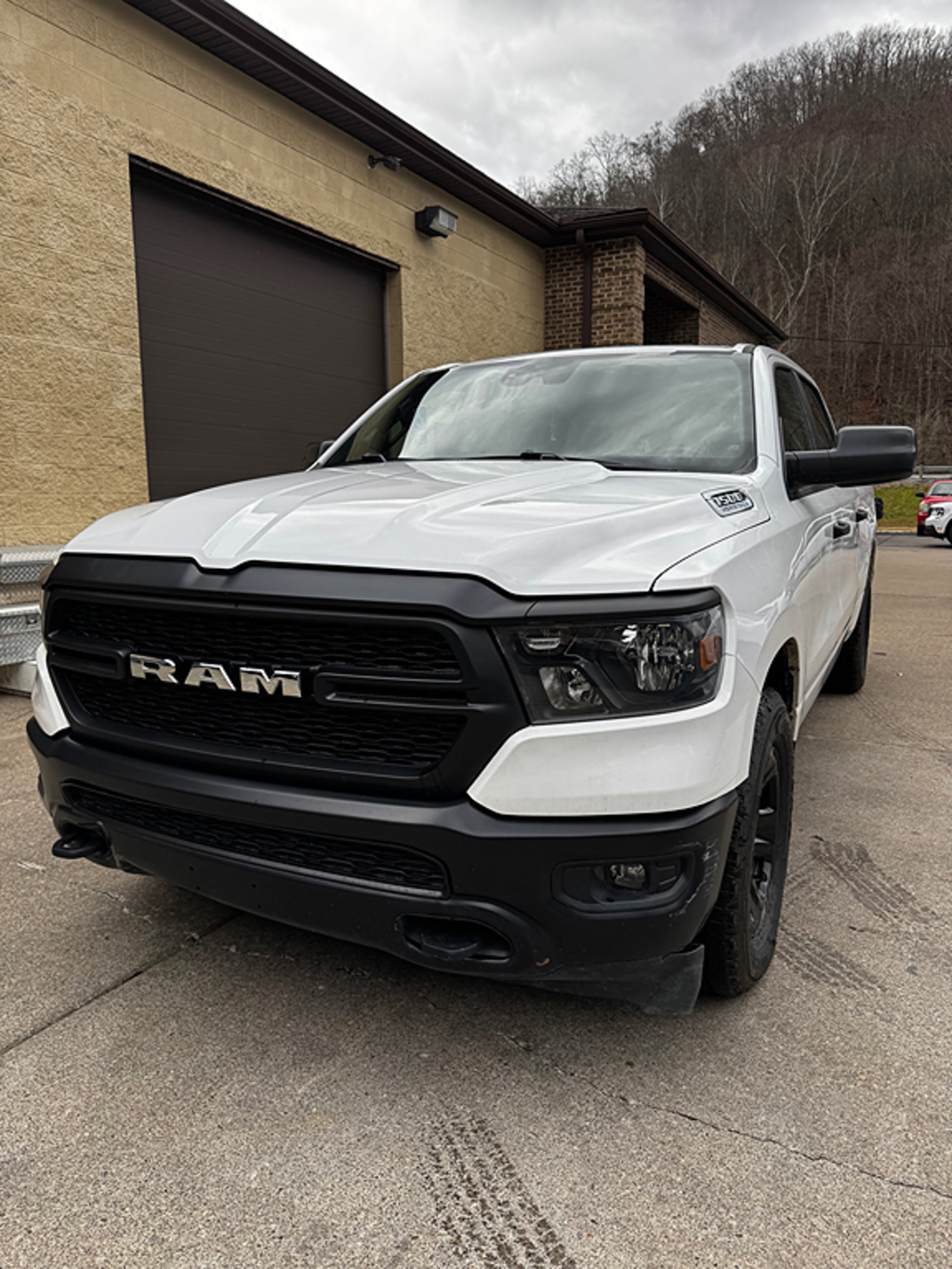 Additional photo of vehicle.