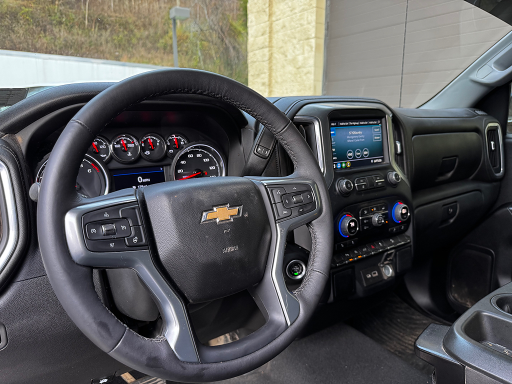 Additional photo of vehicle.