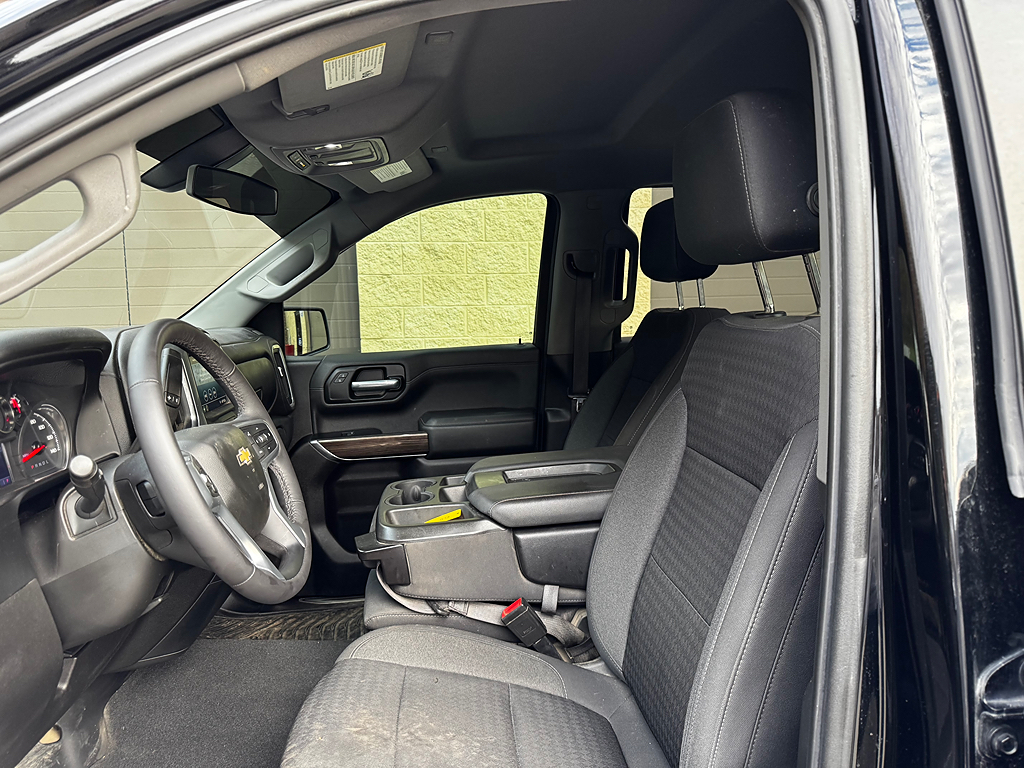 Additional photo of vehicle.