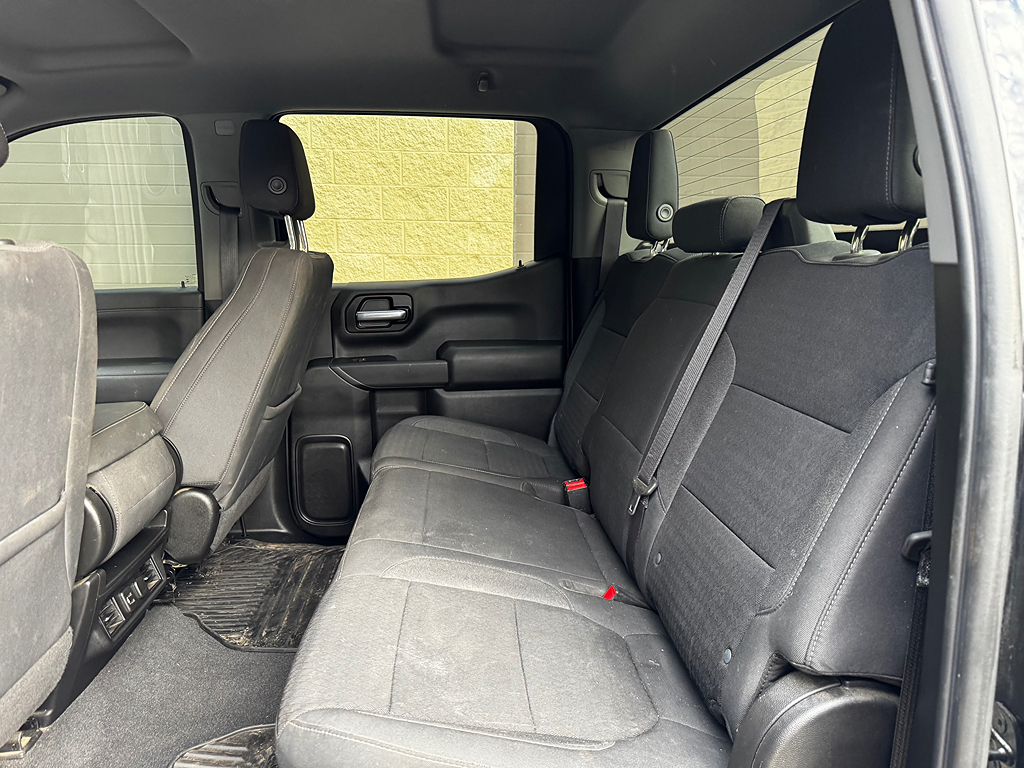 Additional photo of vehicle.