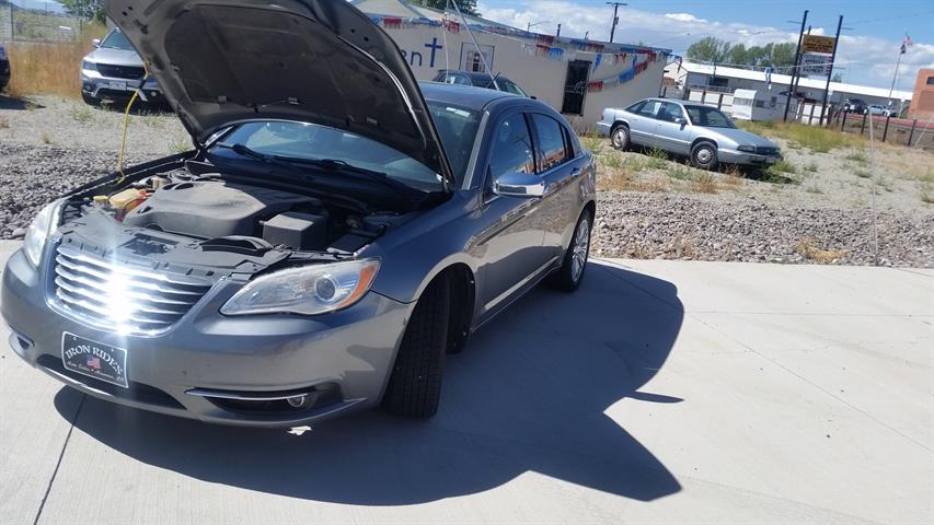 2012 Chrysler 200 Limited - Photo 6