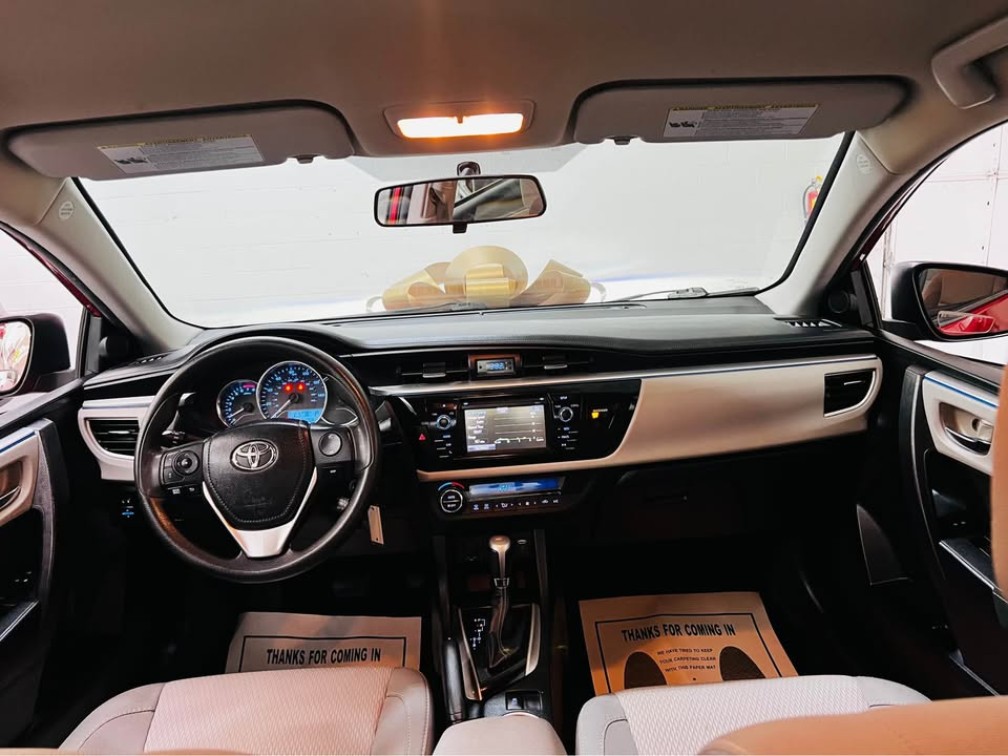 2015 Toyota Corolla LE Plus photo 2